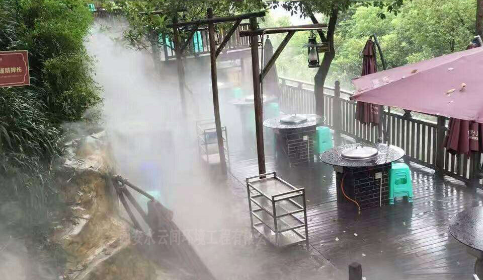 園林景觀(guān)噴霧造景時(shí)如何選擇好的造物設備