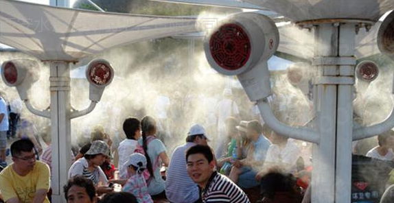 世園會(huì )人太多選擇水云間噴霧來(lái)降溫