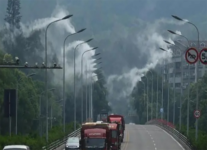 城市智慧路燈噴霧降塵系統-路燈會(huì )“噴霧”