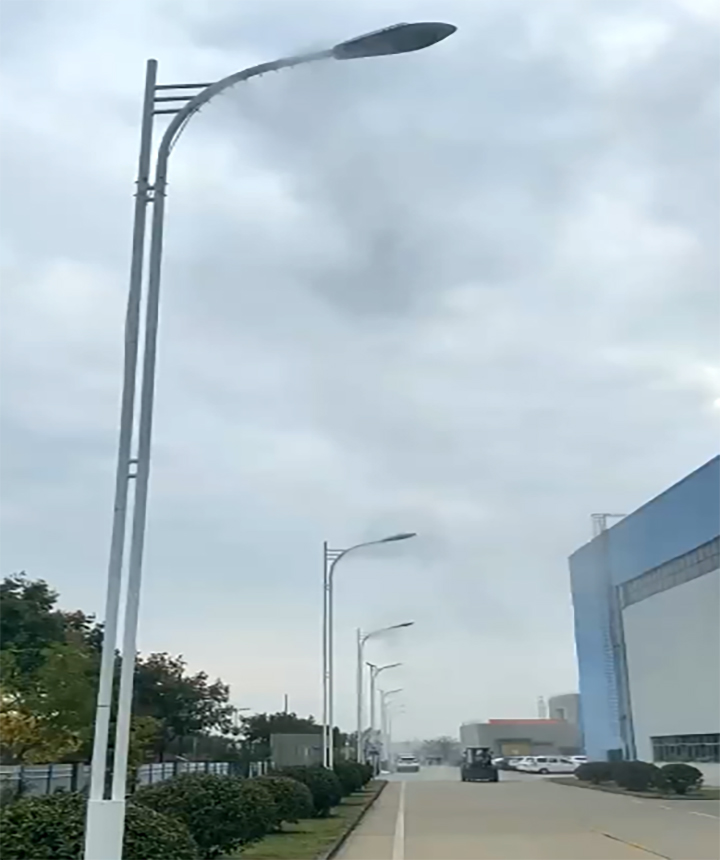 城市智慧路燈噴霧降塵系統-路燈會(huì )“噴霧”